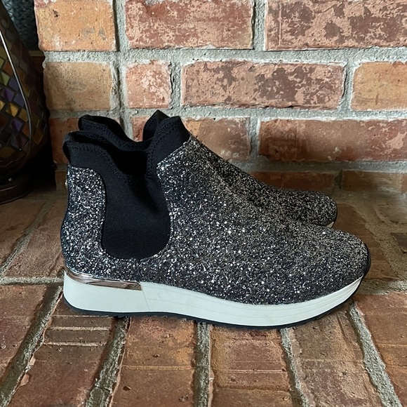 Kenneth Cole Reaction Chelsea Jogger Sneaker in Pewter - Picture 2 of 7